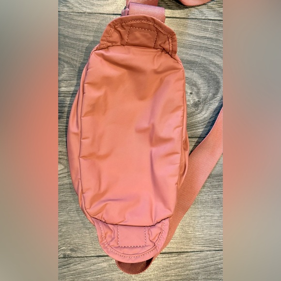 Wunderlust Lululemon bag - Picture 2 of 4